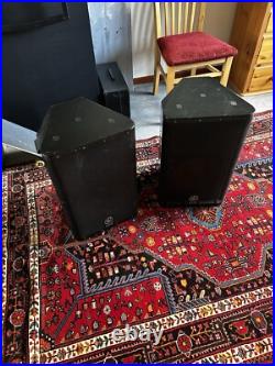 2 Yamaha Dxr12 Powered Speakers