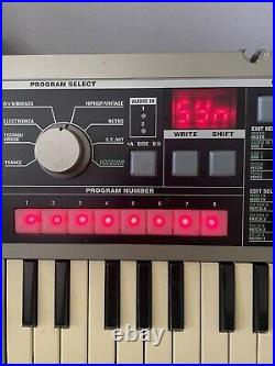 Korg Microkorg Synthesizer and Vocoder Keyboard Black/Grey