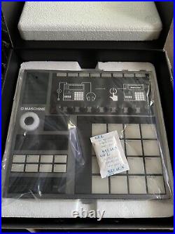 Native Instruments Maschine + MIDI Controller Maschine Plus