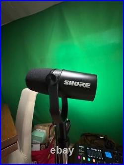 Professional Podcast Equipment BUNDLE! Rodecaster Pro, Shure MV7, Studio Level