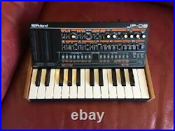 Roland Boutique JP-08 Jupiter 8 Synthesizer Sound Module with K-25m Keyboard