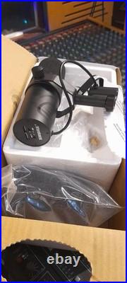 Shure SM7B Cardioid Dynamic Vocal Broadcast Microphone Sealed in box Black UK