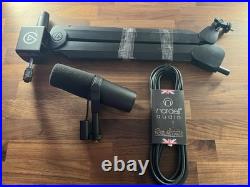 Shure SM7B Dynamic Vocal XLR Microphone + Elgato Mic Arm + XLR Cable