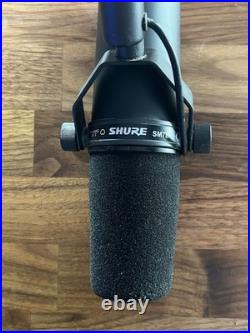 Shure SM7B Dynamic Vocal XLR Microphone + Elgato Mic Arm + XLR Cable