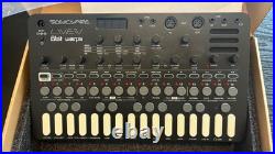 Sonicware LIVEN 8bit Warps Digital Synthesiser Complet Boxed. First owner