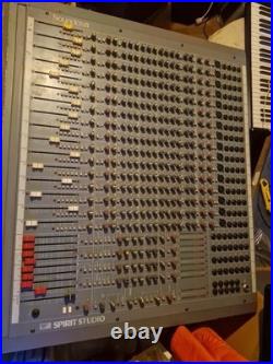 Soundcraft Spirit Live 16-into-8 Channel Mixing Desk