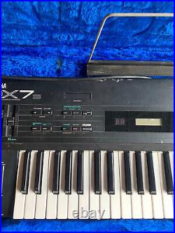 Yamaha DX7s 1980s Synthesizer good condition with travel flight case & data rom